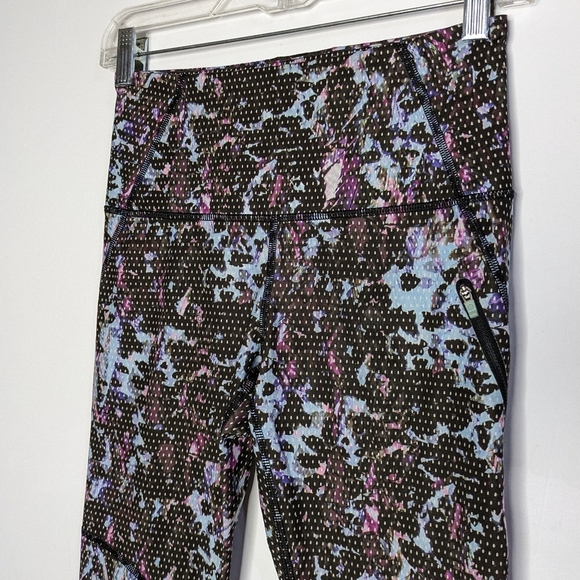 Lululemon Top Speed Full-On Luxtreme Abstract Polka Dot Crop Leggings 4 - Picture 2 of 10